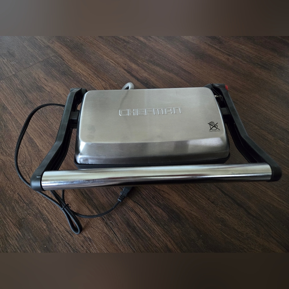 LIKE NEW CHEFMAN SANDWICH GRILLER - Picture 2 of 5